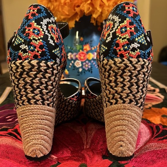 Circus by Sam Edelman Sutton Cross Stitch Wedges - BNWOT - Picture 6 of 12